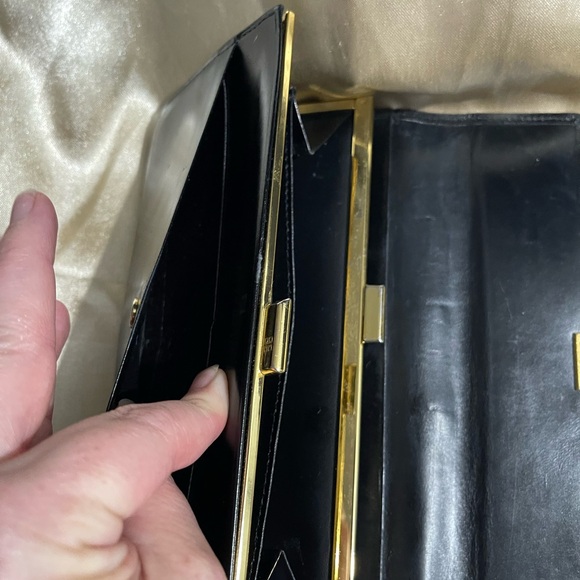 GIVENCHY!! EUC 4G Logo Leather Kisslock Long Bifold Wallet - Picture 5 of 7